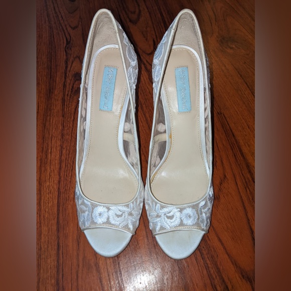 Betsy Johnson wedding shoe Size9 - Picture 2 of 9